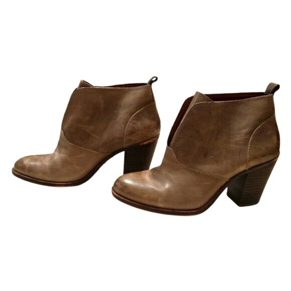 Lucky Brand Ehllen Leather Taupe Heeled Ankle Bootie Almond Toe Women's Size 9 - Picture 3 of 10